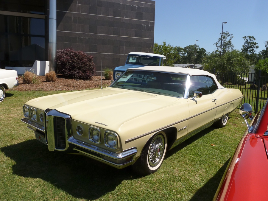 Photo of a 1966 Pontiac Bonneville