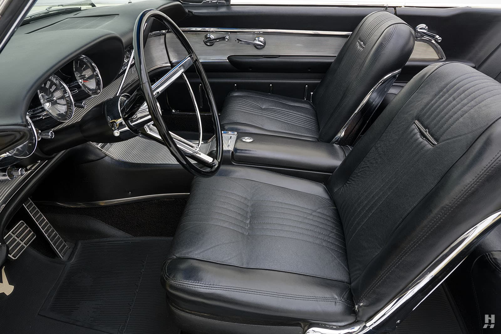 Photo of a 1963 Ford Thunderbird