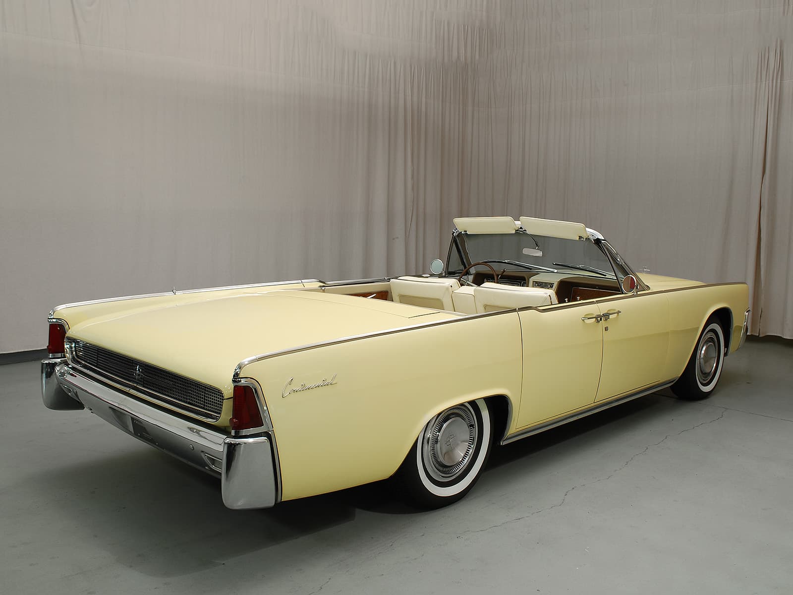 Photo of a 1966 Lincoln Continental