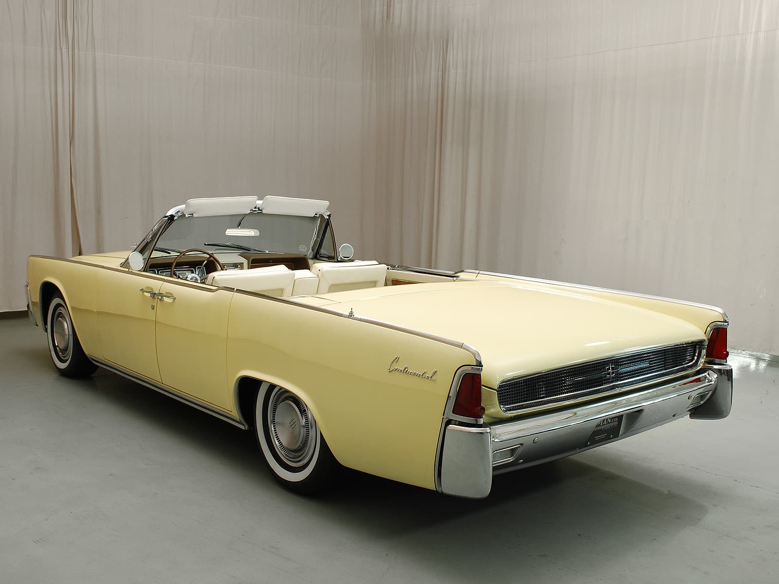 Photo of a 1966 Lincoln Continental