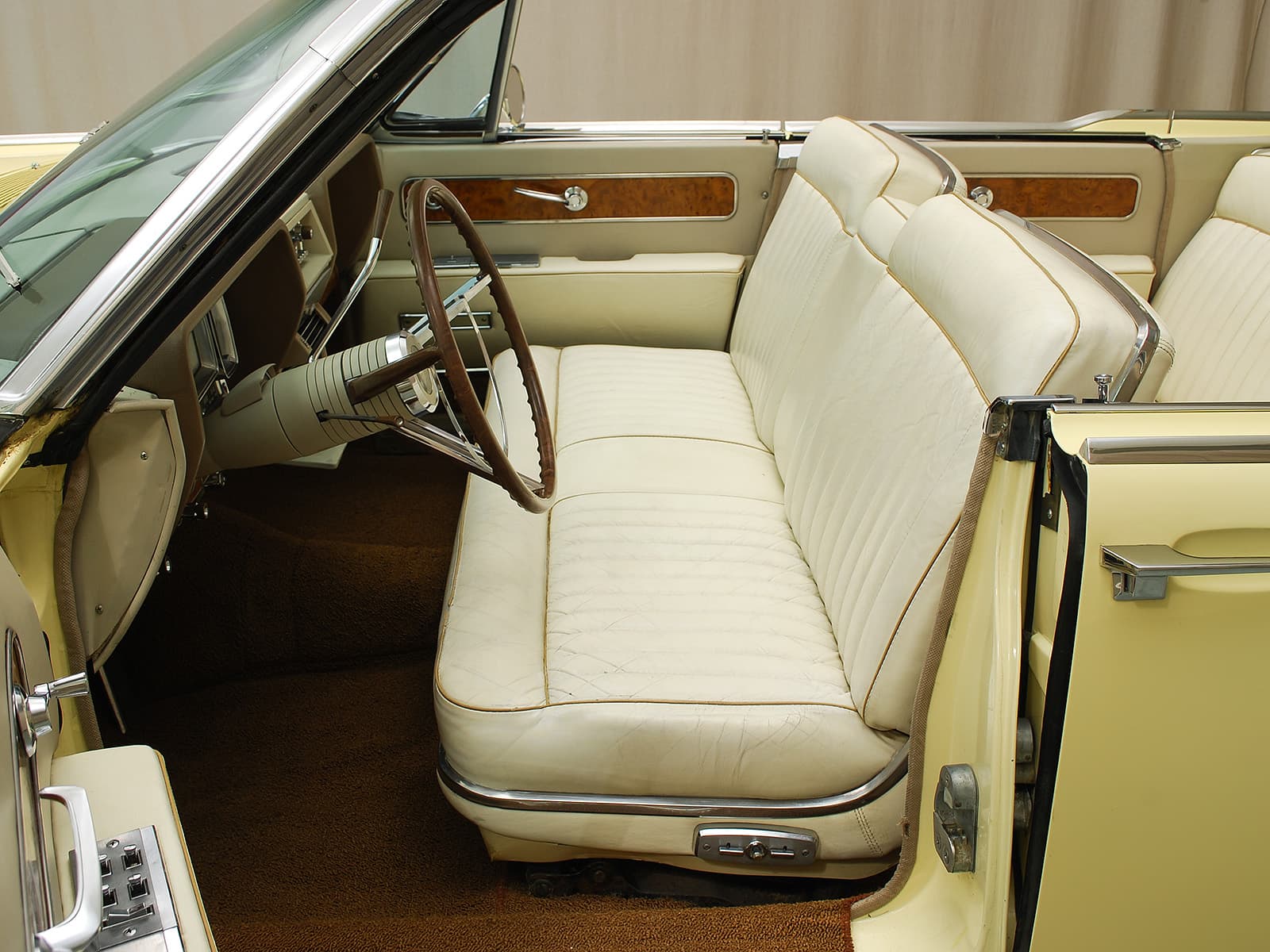 Photo of a 1966 Lincoln Continental