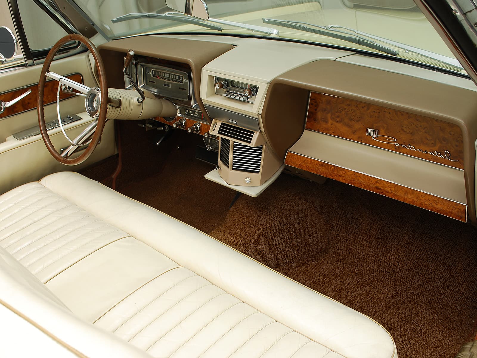 Photo of a 1966 Lincoln Continental
