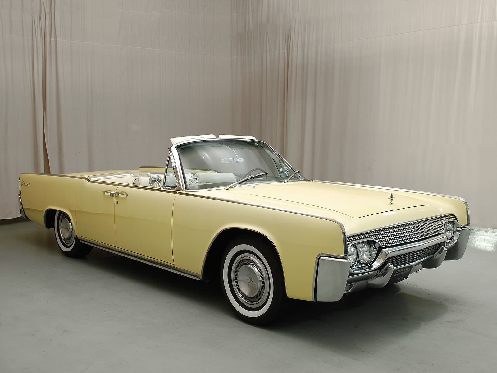 Photo of a 1967 Lincoln Continental