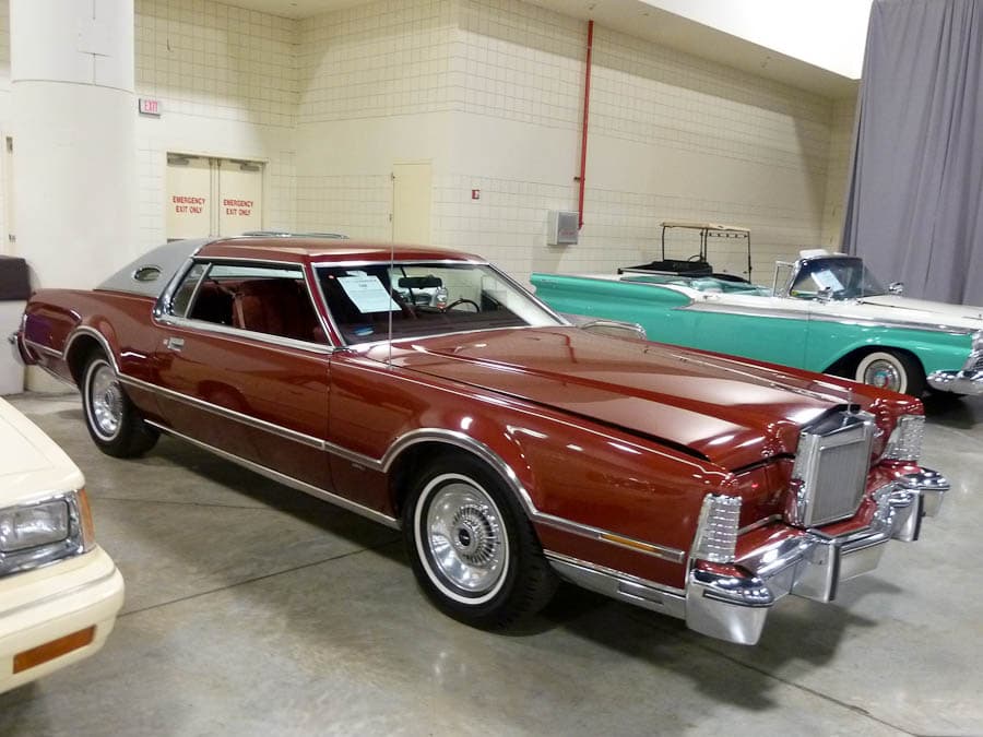 Photo of a 1971 Lincoln Continental