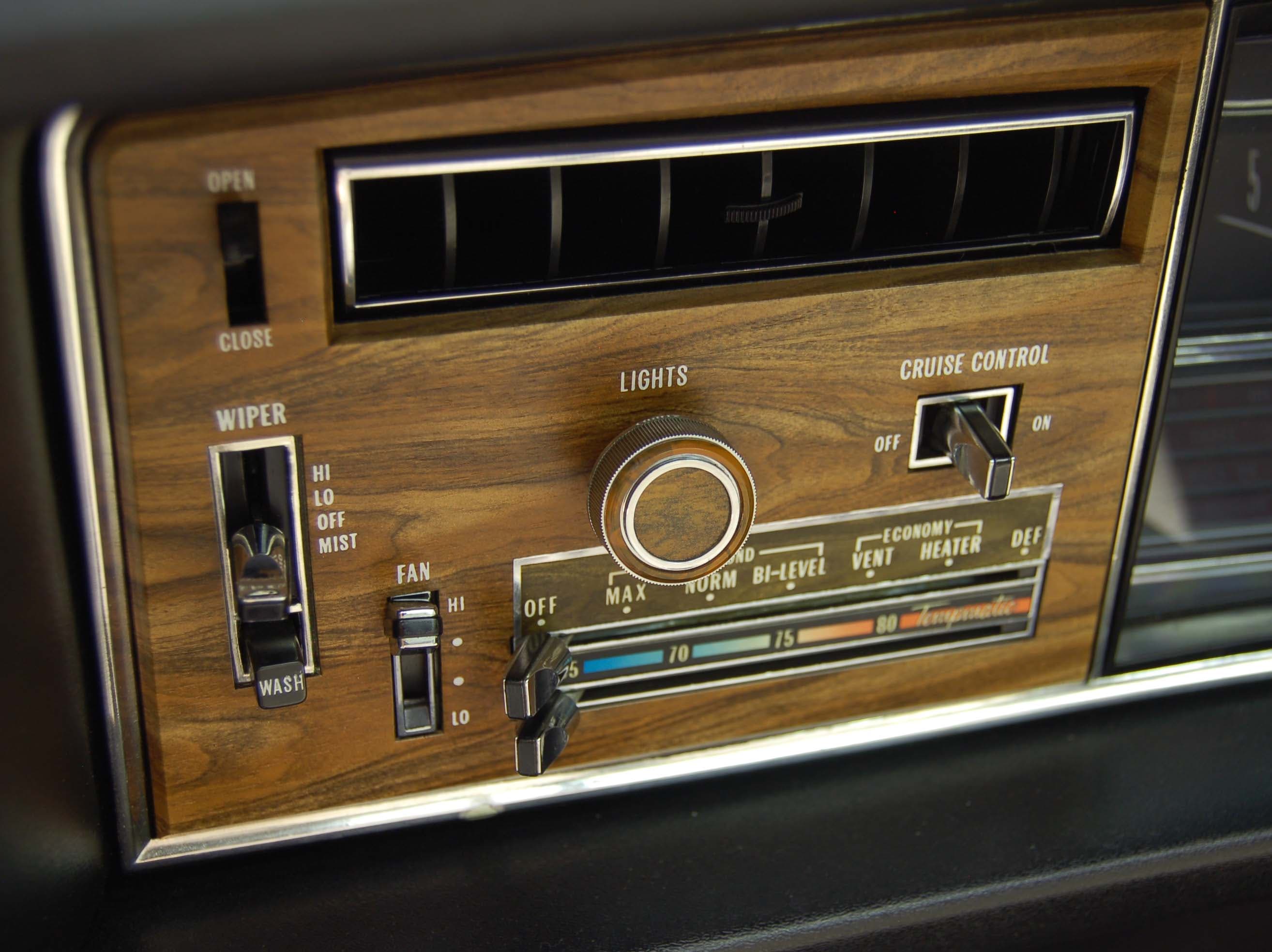 Photo of a 1975 Oldsmobile Delta 88